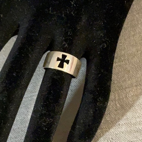 Sterling Silver Cross Ring - Picture 3 of 8